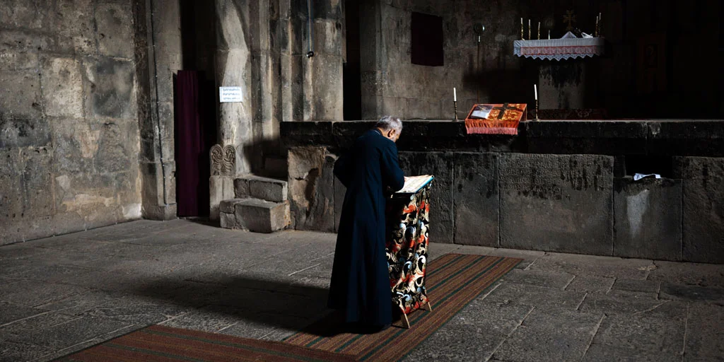 Die einsame Messe des armenischen Priesters