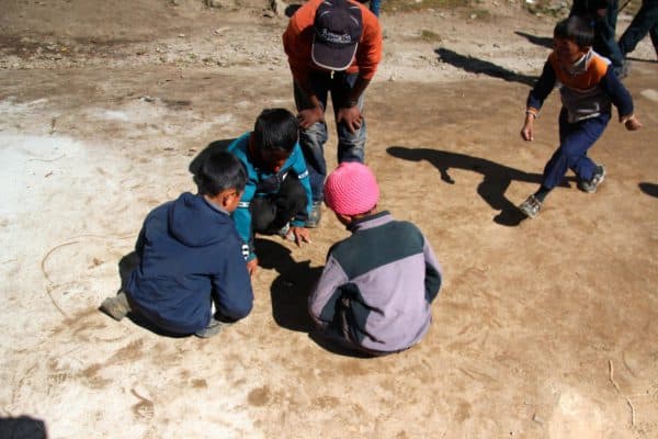 Migräne, Akklimatisation und Kikeriki im Bauch – von Namche Bazaar nach Khumjung