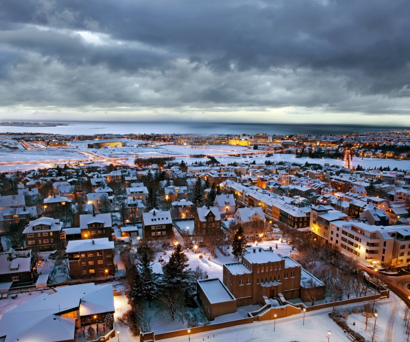 Icelandair_Reykjavik_bei_Nacht