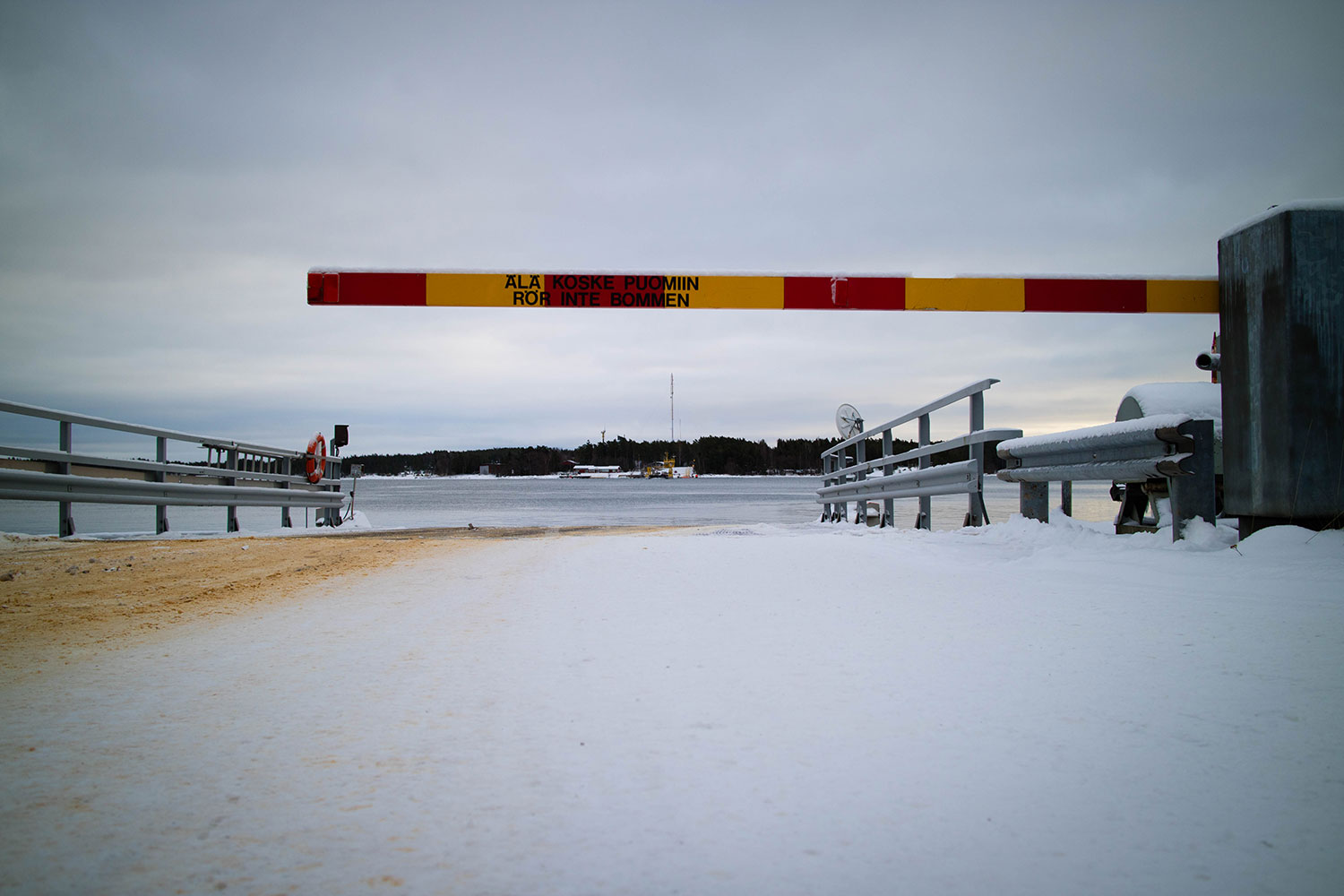 www.oooyeah.de_Finnland_Archipelago_Schranke_1500