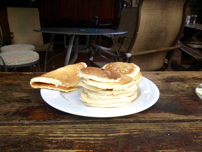 Frühstück im Hostel: Pancakes, Pfannkuchen