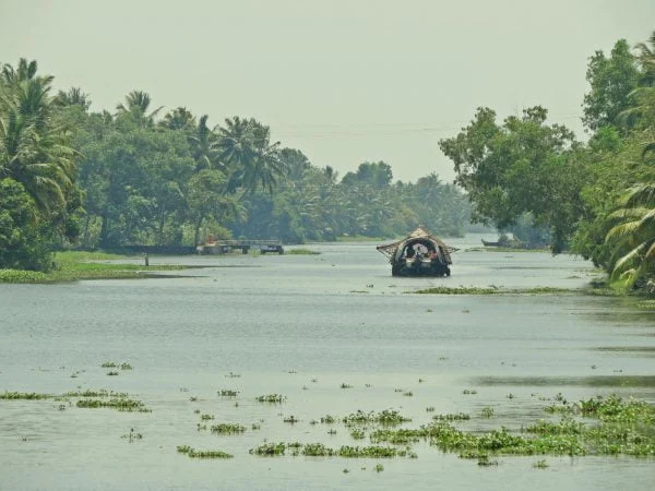 Mit dem Hausboot durch die Backwaters von Kerala