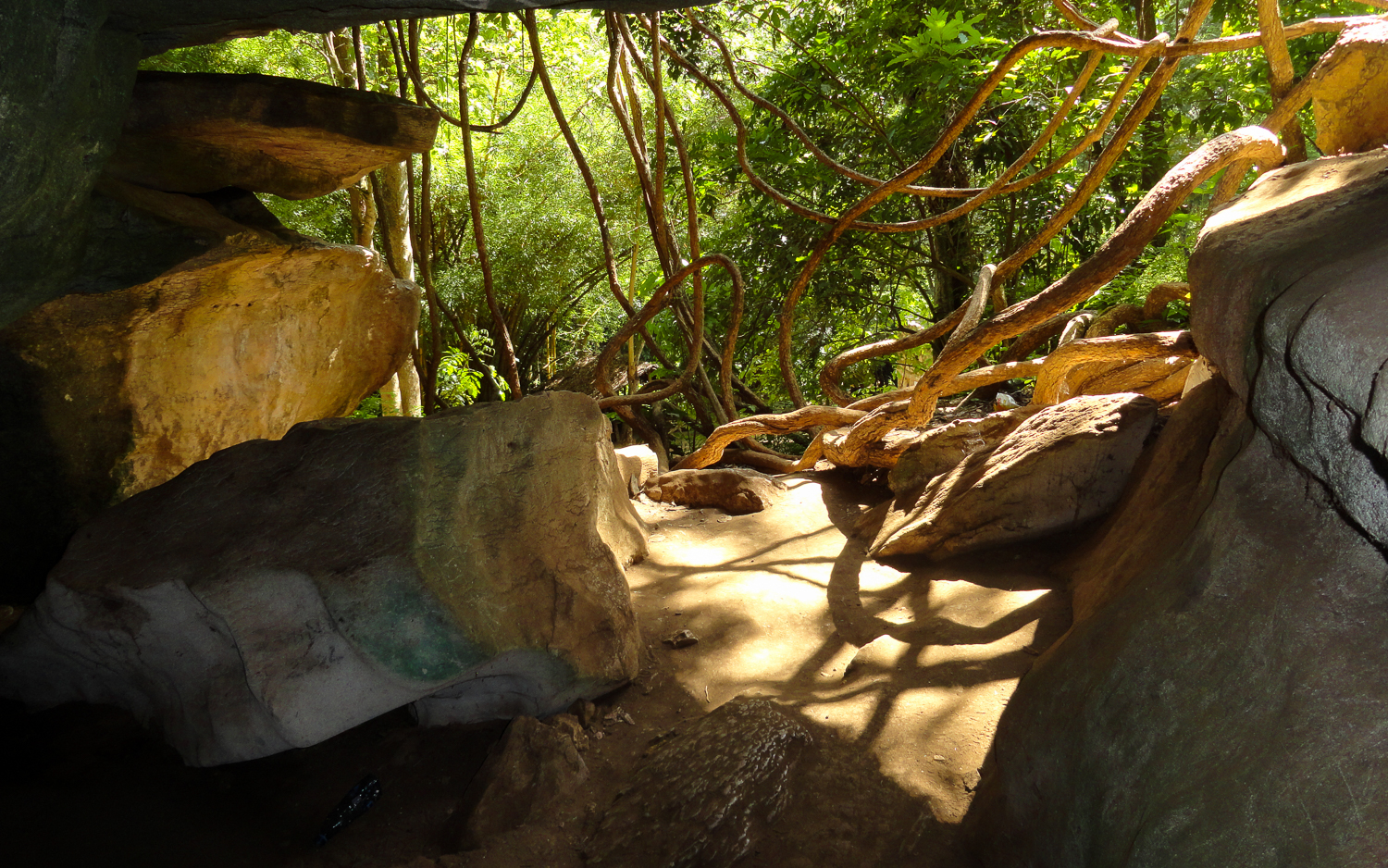 Amboni Höhle bei Tanga