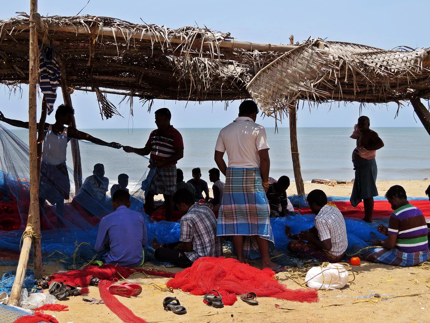 Fischer reparieren ihre Netze, Pondicherry