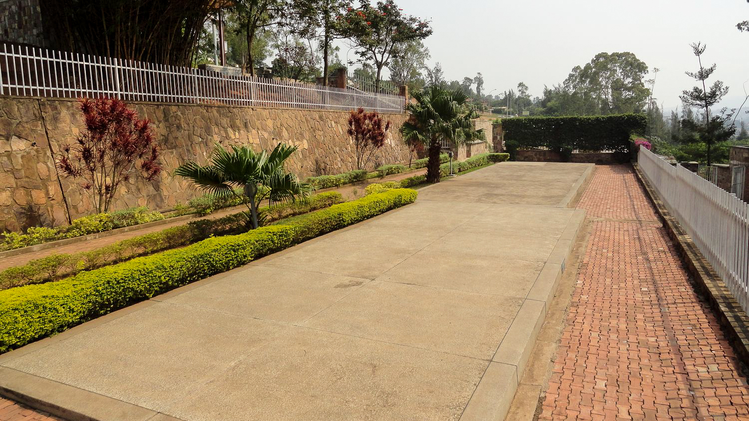 Massengräber im Genozid Museum in Kigali