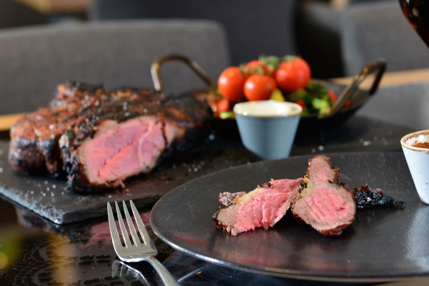 Einmalige Fleischzubereitungen im Almgrill-Restaurant im Hotel Erb - München Ost Nähe der Messe München.