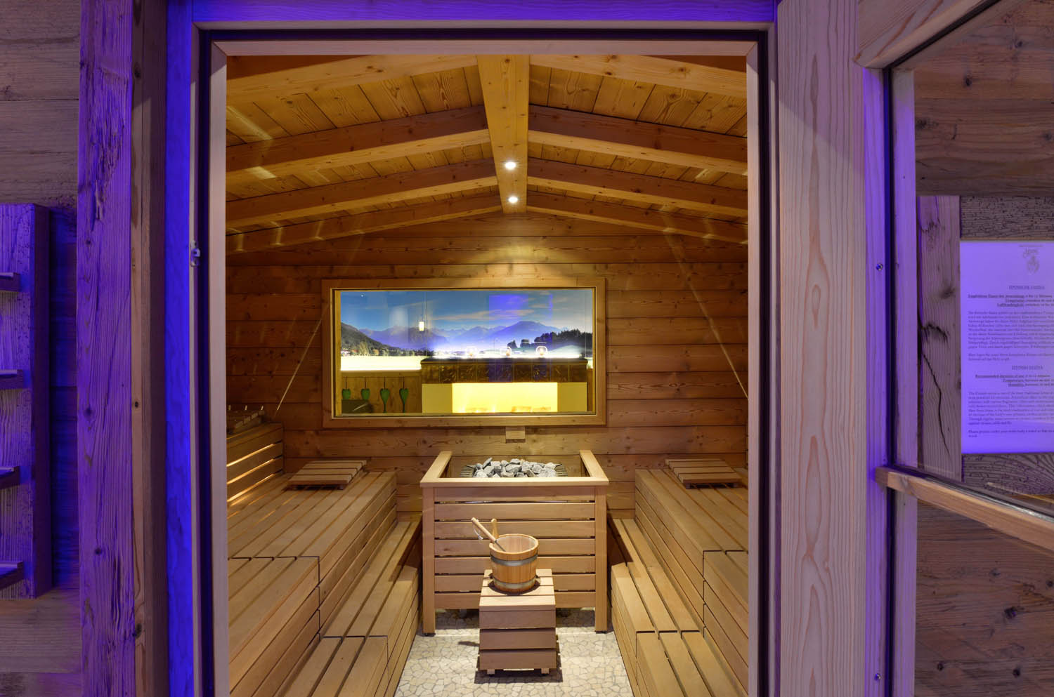 Finnische Sauna im Almdorf Spa Hotel Erb Parsdorf bei München