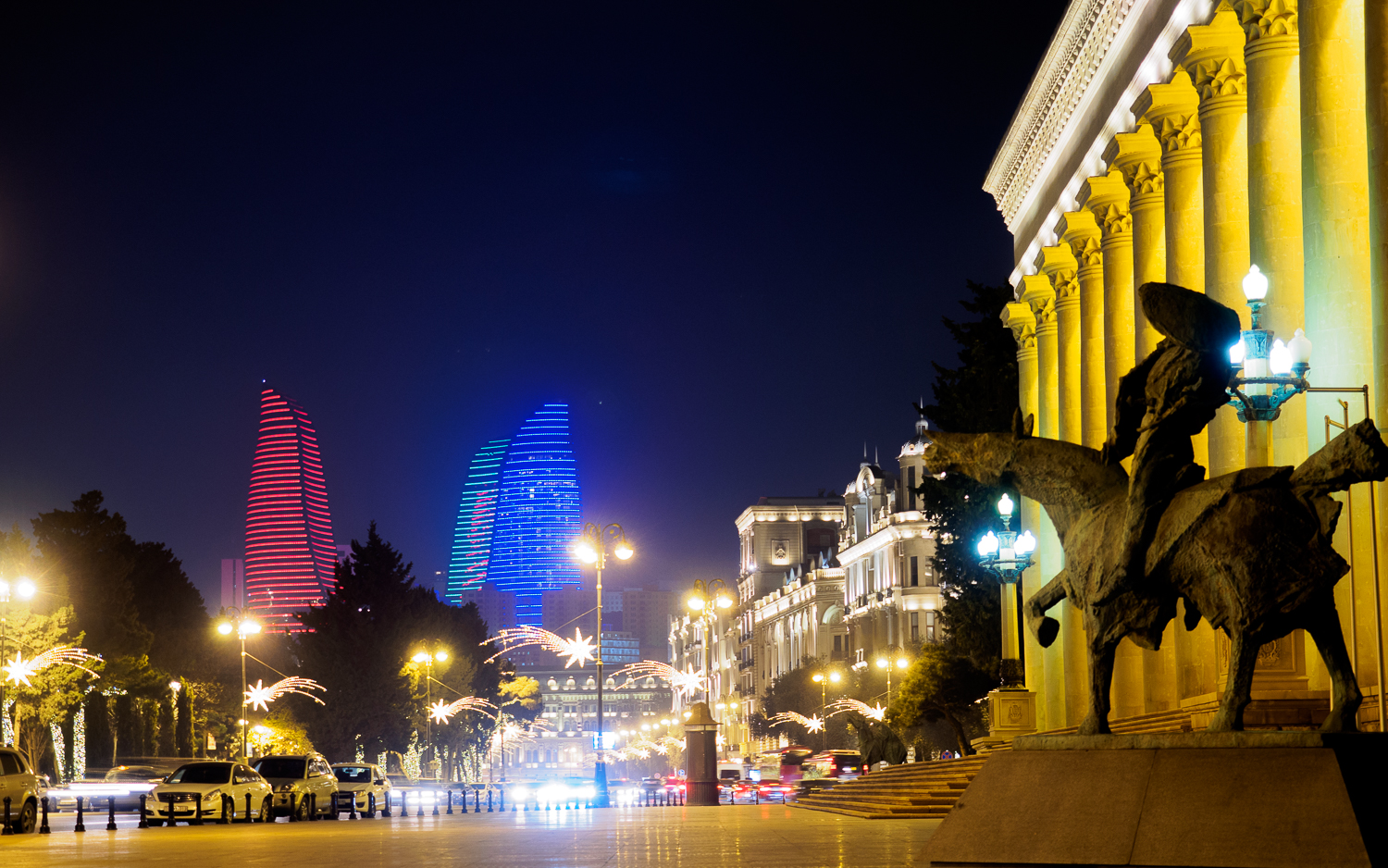 Museum Center in Baku bei Nacht