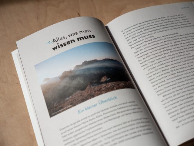 Doppelseite aus dem Slowenien Reiseführer mit der Überschrift „Alles, was man wissen muss“ gibt einen ersten, kleinen Überblick zur Reisevorbereitung