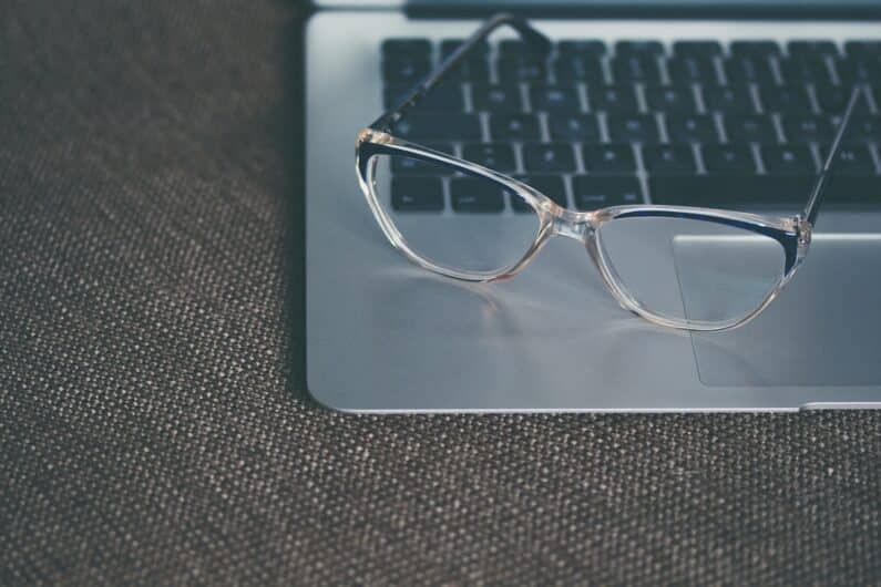 3 Gründe, warum man eine Blaulichtfilter Brille nutzen sollte