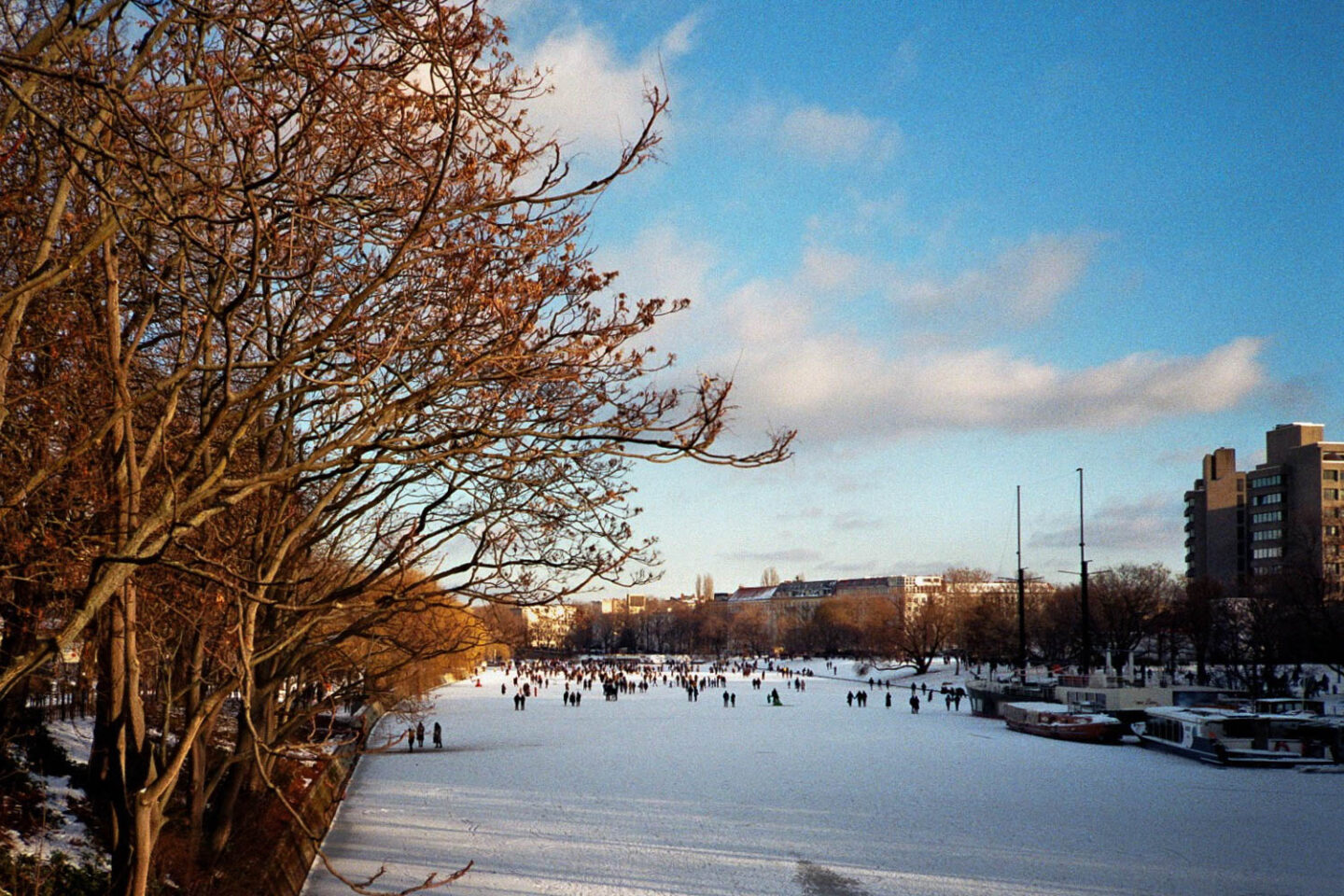 Aktivitäten im Berliner Winter: Eislaufen