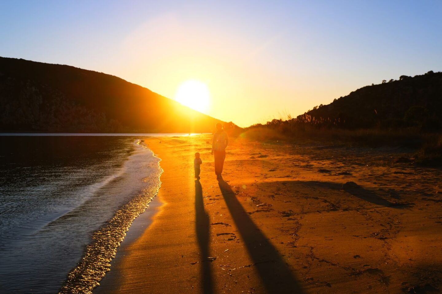 Sonnenuntergang am Strand genießen - Amaruq Adventures